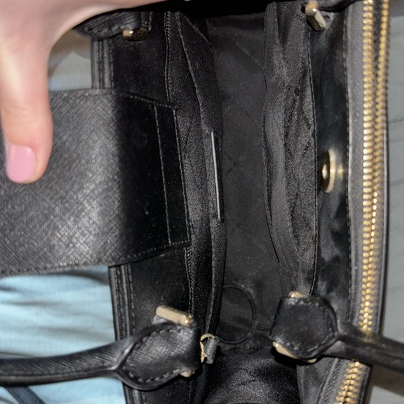 Black Michael kors purse - Picture 4 of 4